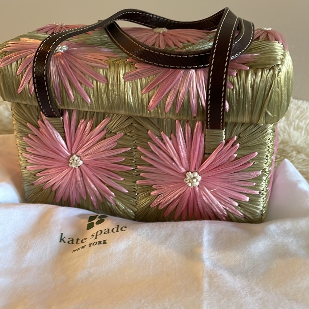 Kate spade straw tote .perfect condition spring and Easter feel